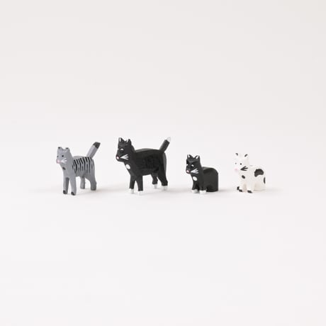 ドイツ　ザイフェン　人形　黒猫や灰色縞模様の猫４匹　木製
