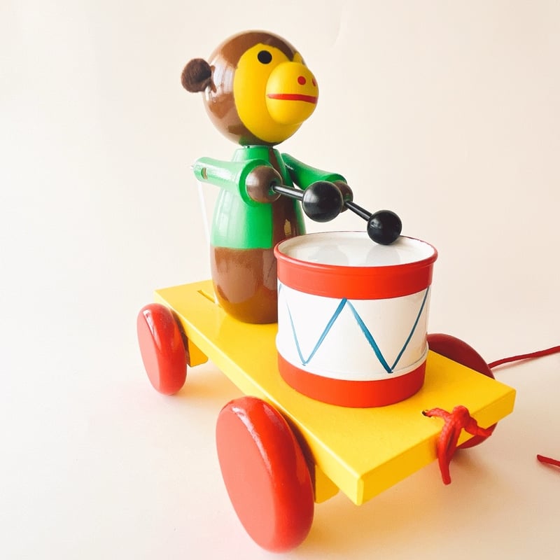 チェコ 木製おもちゃ 引きぐるま プルトイ お猿と太鼓 | こぐま舎