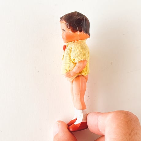 東ドイツ　アリドール　黄色いブラウスの子ども