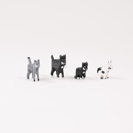 ドイツ　ザイフェン　人形　黒猫や灰色縞模様の猫４匹　木製