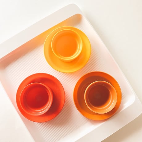 東ドイツ　プラスチック　エッグスタンド　皿から取り外し可能