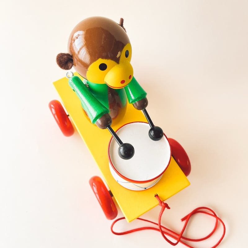 チェコ 木製おもちゃ 引きぐるま プルトイ お猿と太鼓 | こぐま舎