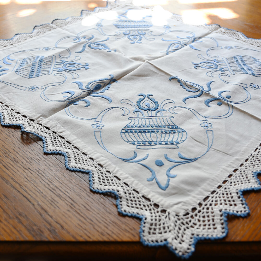 【未使用】ハンガリー刺繍　テーブルクロスセット ハンガリー 手刺繍 テーブルクロス 正方形2 | こぐま舎