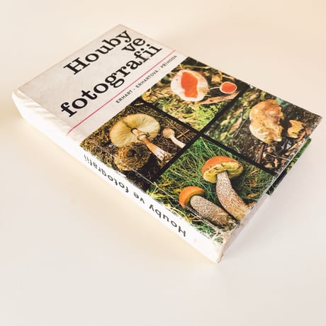 チェコスロバキア　きのこ図鑑　Houby ve fotografii (1977)