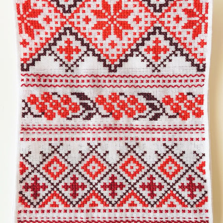 ウクライナ　刺繍　テーブルランナー　２
