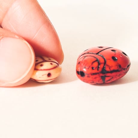 チェコ　ガラスビーズ　てんとう虫　キャラメル色　13mm