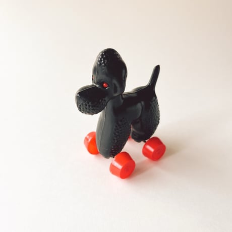 東ドイツ　プラスチック　黒いプードル　人形  SONNI