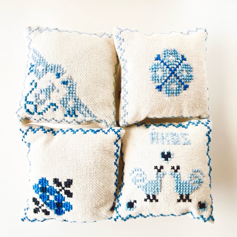 ハンガリー製 クロスステッチ刺繍のピンクッション（ハンドメイド） 03