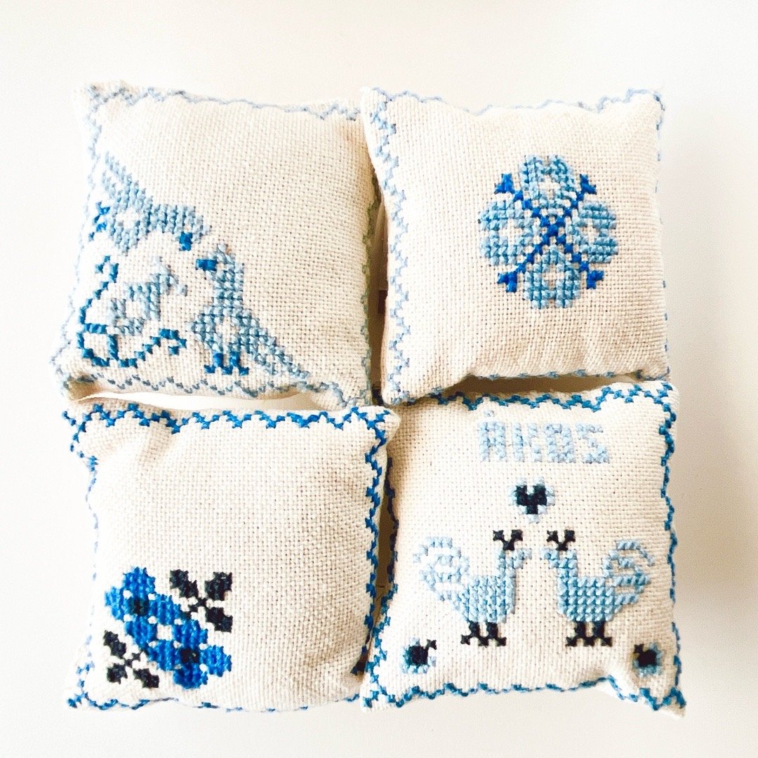 刺繍　クッション ハンガリー製 クロスステッチ刺繍のピンクッション（ハンドメイド） 04