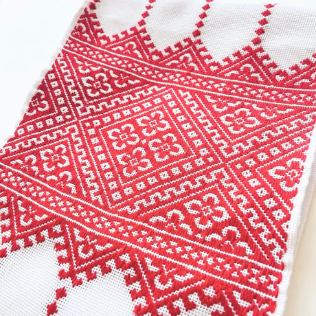 ウクライナ　刺繍　テーブルランナー　３