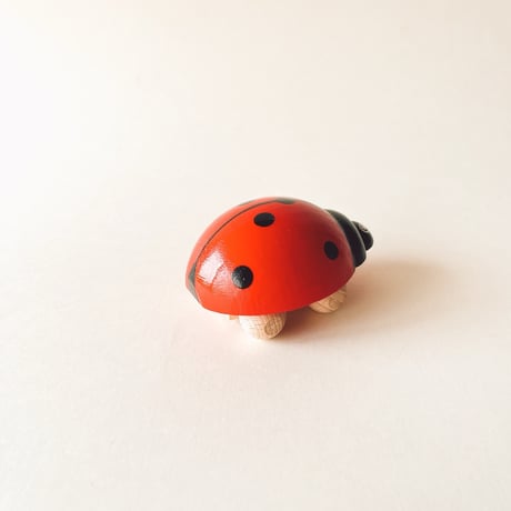 チェコ　木製おもちゃ　てんとう虫の車
