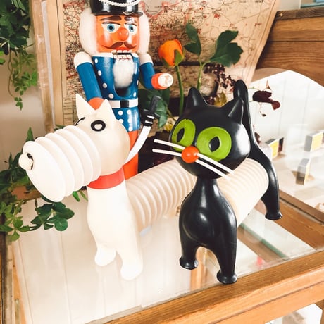 チェコ　ニクロヴァー　白犬のアコーディオン　1963年
