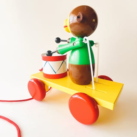 チェコ　木製おもちゃ　引きぐるま　プルトイ　お猿と太鼓