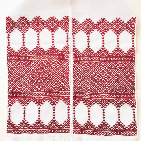 ウクライナ　刺繍　テーブルランナー　３