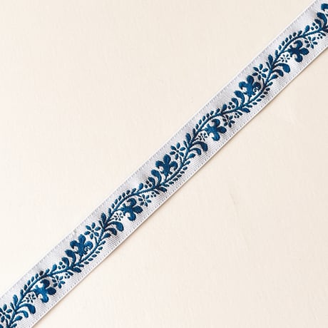 チェコ　チロリアンテープ　植物　白地に青色　リバーシブル　幅15mm　10cmあたり¥70