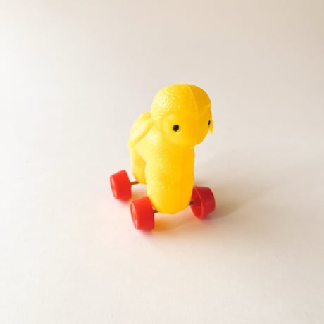 東ドイツ　プラスチック　黄色い羊　人形   SONNI