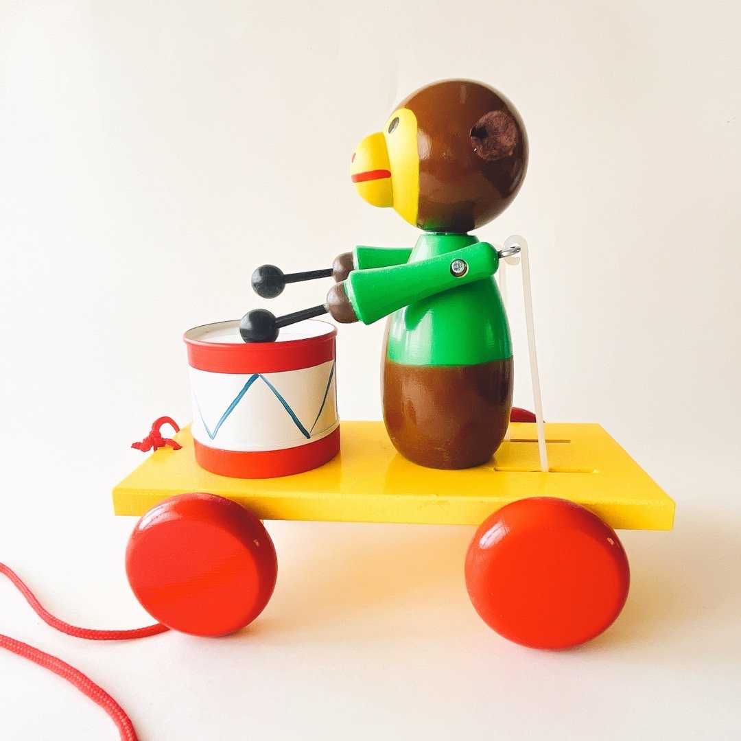 チェコ 木製おもちゃ 引きぐるま プルトイ お猿と太鼓 | こぐま舎