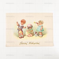 チェコスロバキア　遊んでいる３人の子供達　ポストカード