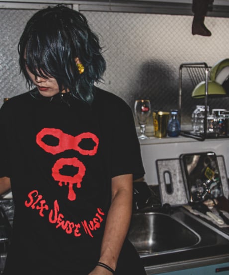 目出しTシャツ（medusa t-syatu）