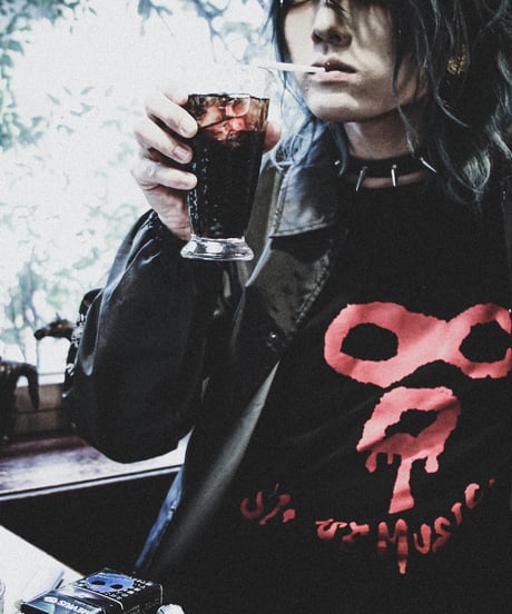 目出しTシャツ（medusa t-syatu）