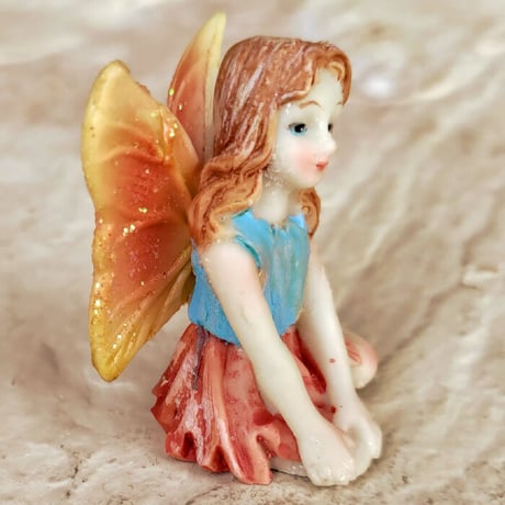おすわりニンフ・妖精の置物(orangewings-b)