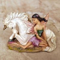 アッシジ　ユニコーンとニンフ・妖精の置物