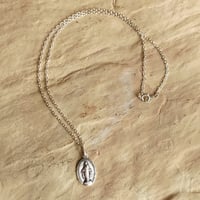 パリ・不思議のメダイチャーム(M)（いぶし銀風メタル）ペンダント&シルバーネックレス