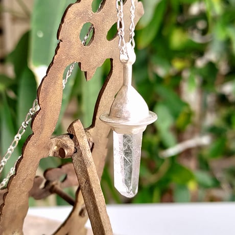 天使Bのロッククリスタル（水晶）の剣シルバーペンダントネックレス