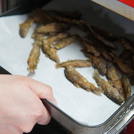 【産地直送】子岩魚の唐揚げ 2箱100尾前後・油揚げ不要（冷凍・国産）