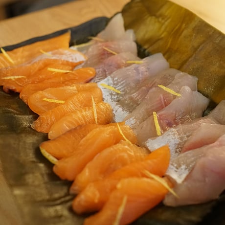 イワナ・ニジマス2種の昆布〆食べ比べセット 焼岩魚だし醤油付き