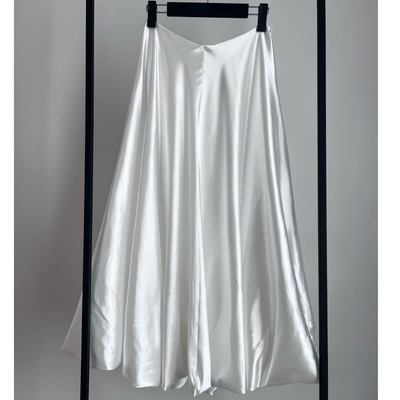 balloon form satin skirt | Acka.｜ エーシーケーエー｜公式オン