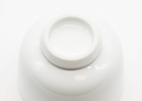 井上萬二 白磁笹彫文抹茶腕　共箱