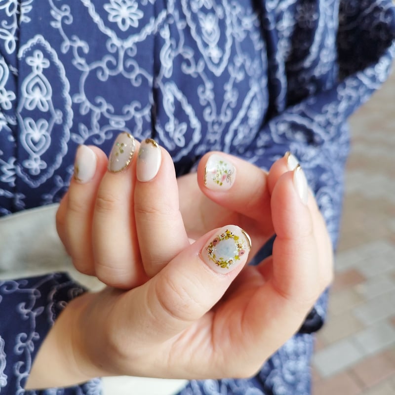 手描き❀優しい小花のブーケとリースネイル | ネイルチップ専門