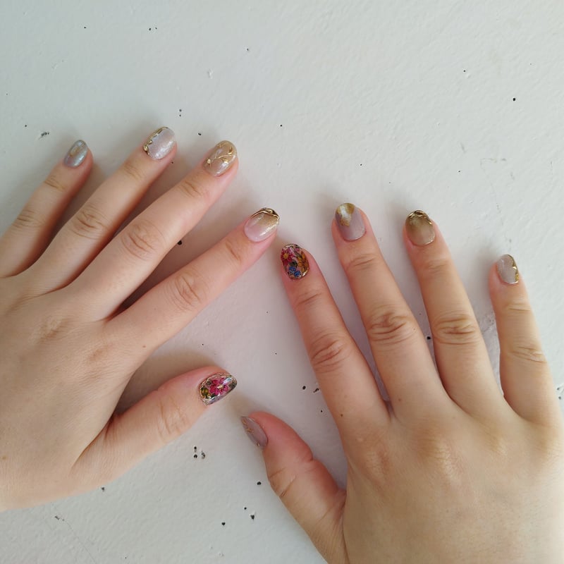 手描きリバティ柄✕ニュアンスネイル❀モデル着用デザイン | ネイル