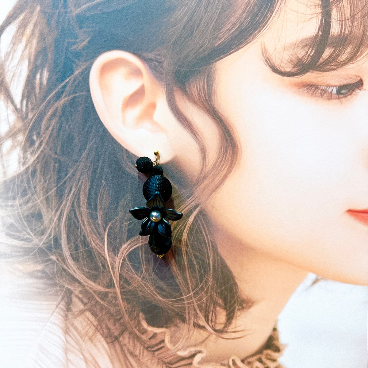 アシメブラックボールロングピアス・イヤリング | peth handmade 