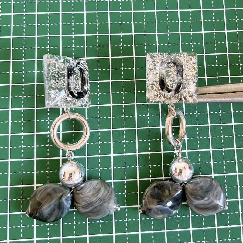 シルバーブラックピアス・イヤリング | peth handmade accessory store