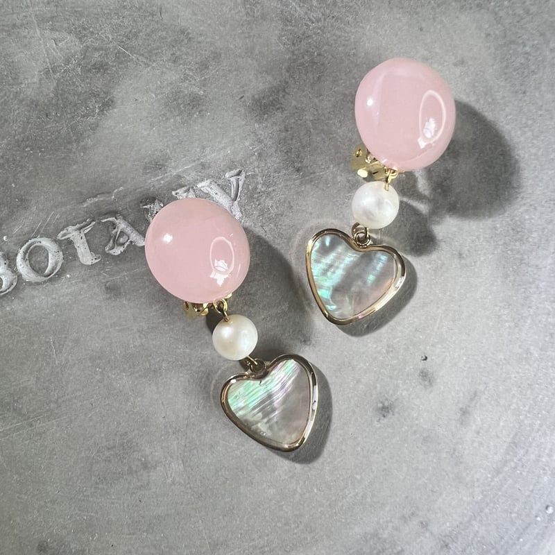 ピンクのハートシェルイヤリング・ピアス | peth handmade accessory s