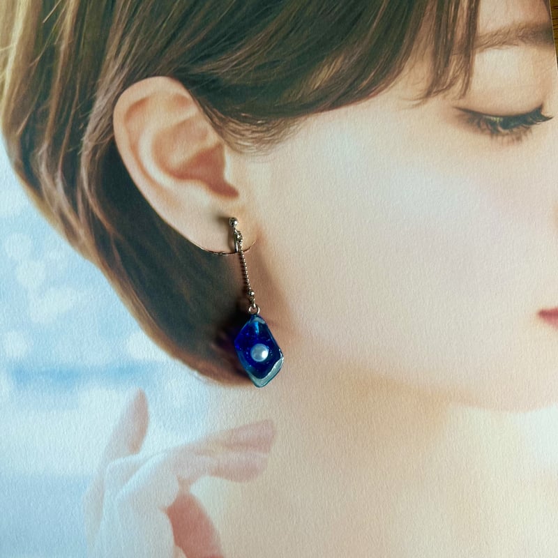 ブルーのレジンロングピアス・イヤリング | peth handmade ブルーのレジンロングピアス・イヤリング | peth handmade