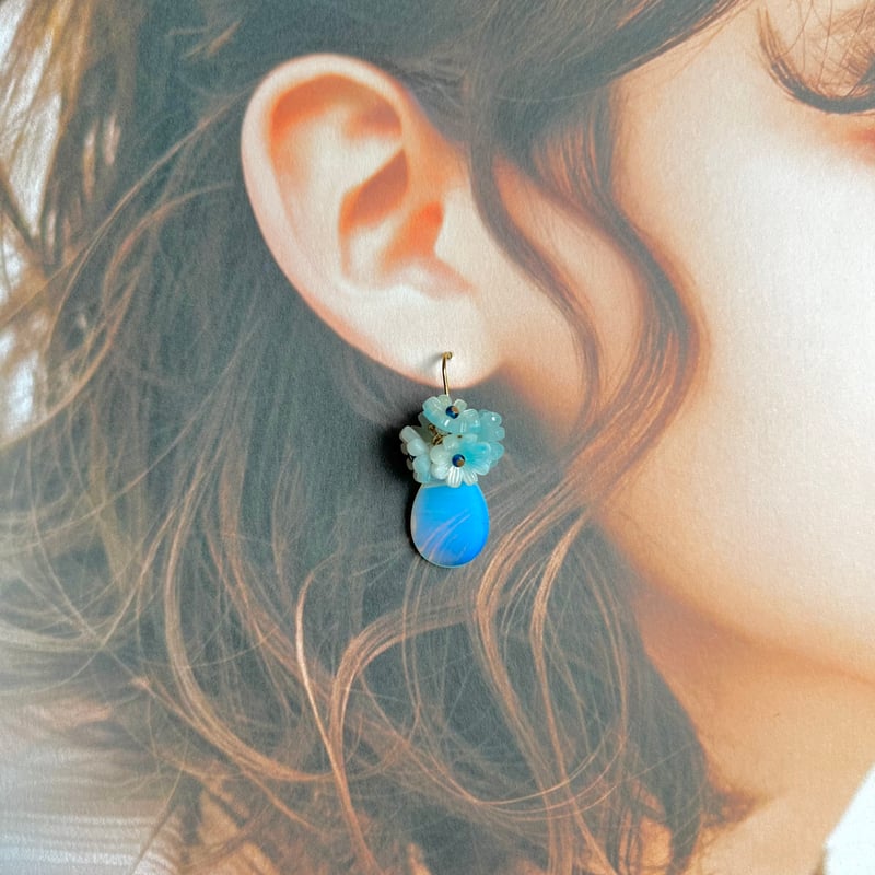 ベージュ♡薔薇 ×バイカラー ブルー系 ドロップ ハンドメイドピアス イヤリング 14c1603d8e347fc9a2f6f44aeda6e4