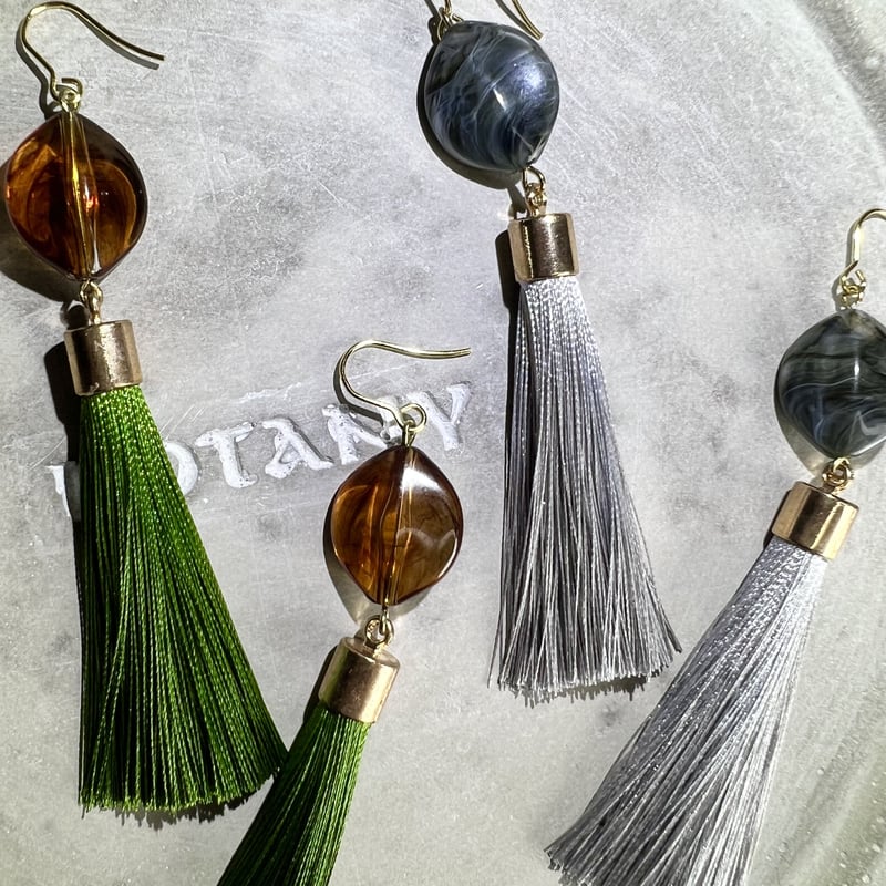 accessories mau　つつっぽピアス　グリーンタッセル accessories mau つつっぽピアス グリーンタッセル