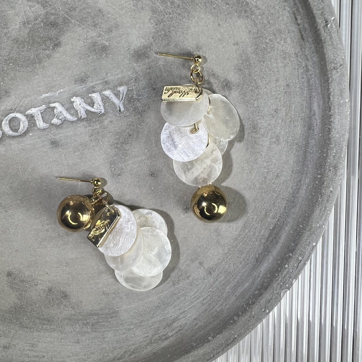 すずなりシェルピアス・イヤリング | peth handmade accessory store