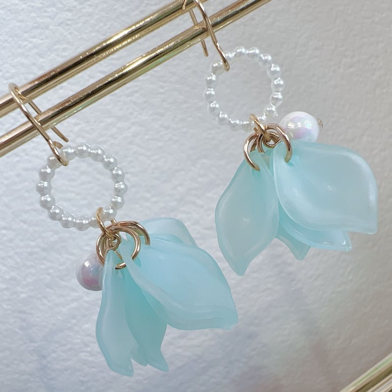 ブルーの花びらピアス・イヤリング | peth handmade accessory store