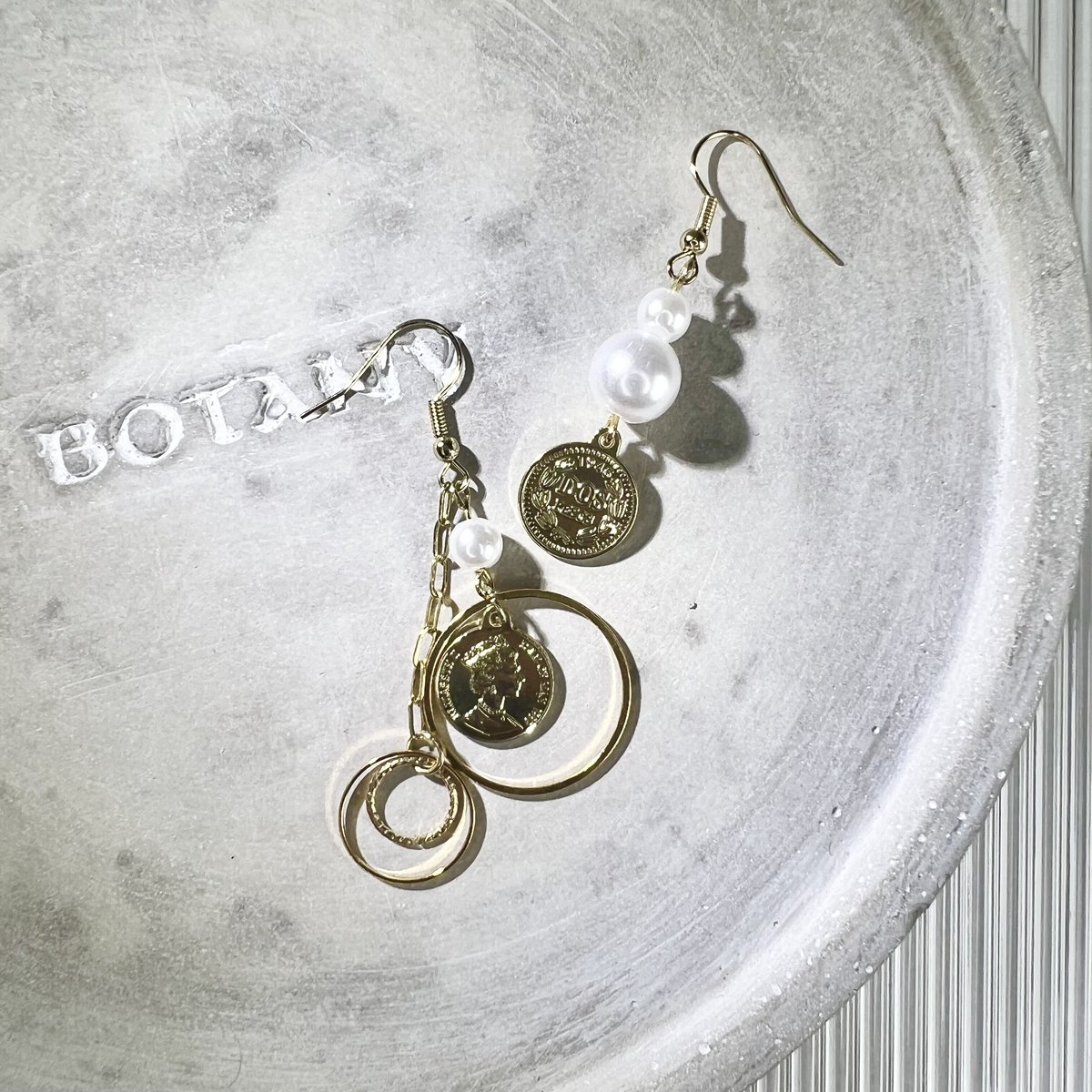 アシンメトリーなコインピアス・イヤリング | peth handmade アシンメトリーなコインピアス・イヤリング | peth handmade