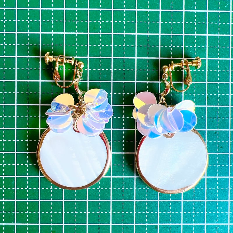 オーロラシェルのムーンピアス・イヤリング | peth handmade accessory