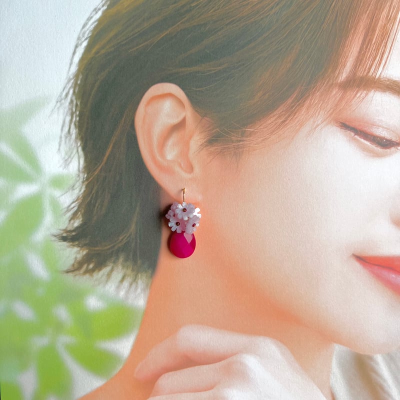 天然石チャームのピンクフラワーピアス・イヤリング | peth handmade