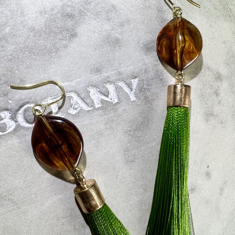 グリーン】タッセルピアス・イヤリング | peth handmade accessory s