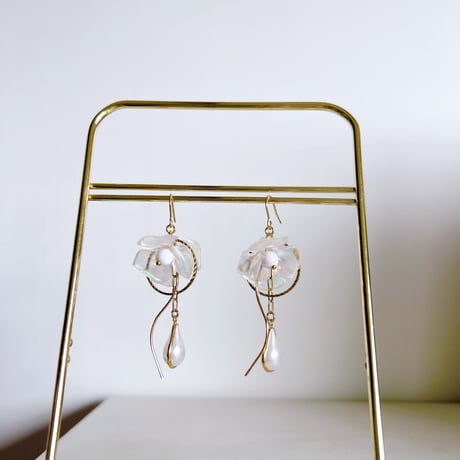 お花のゴールドピアス・イヤリング