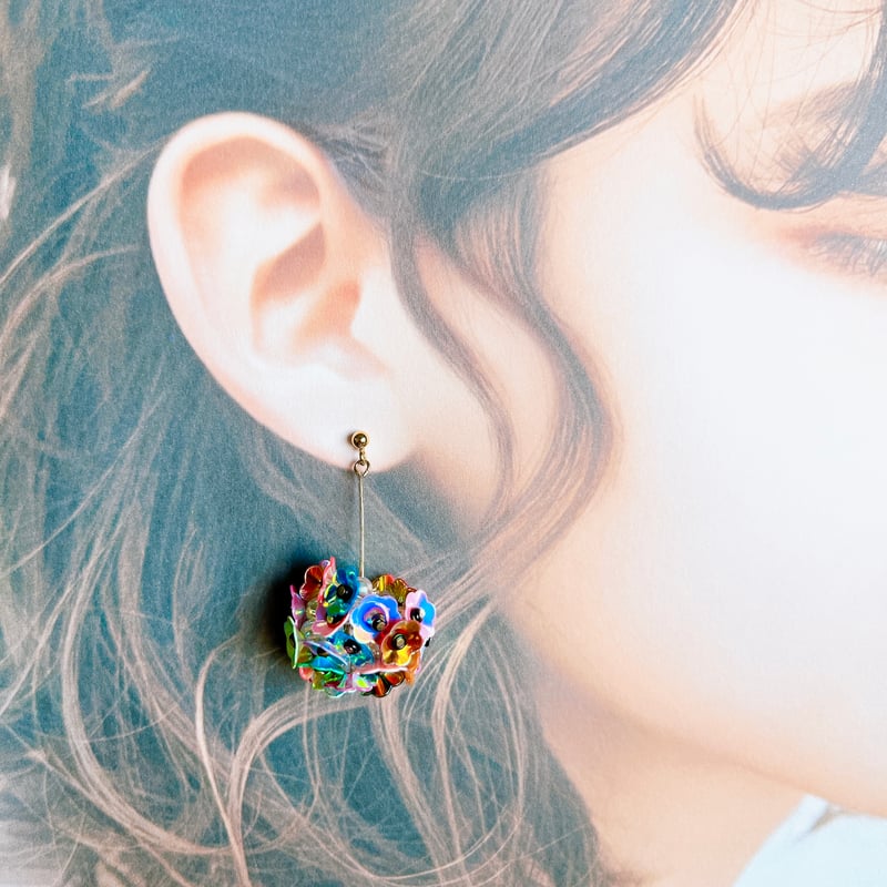 スパンコールのカラフルブーケピアス・イヤリング | peth handmade