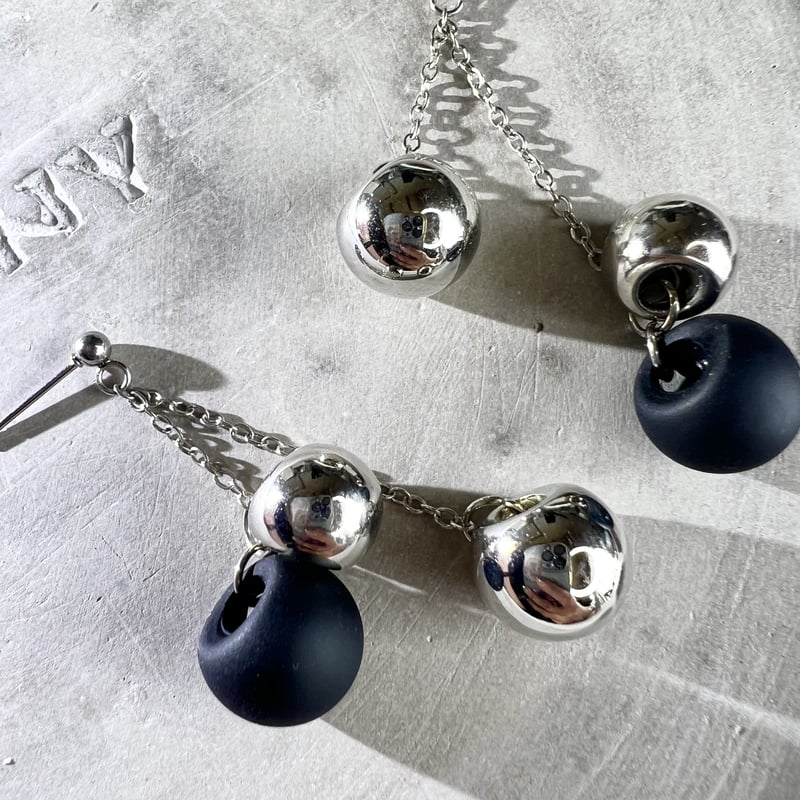 シルバーブラックのピアス・イヤリング | peth handmade accessory store