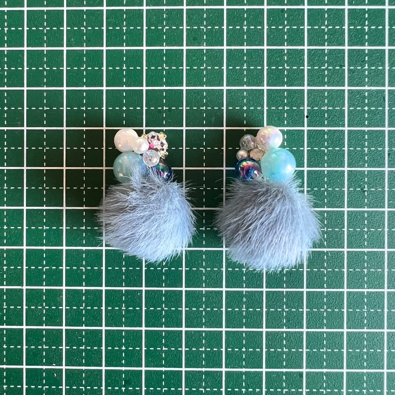 ハンドメイド♡キラキラスワロフスキーアシメイヤリング ほっとい 